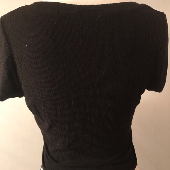 Bozzolo V Neck Crop Top - Picture 8 of 8